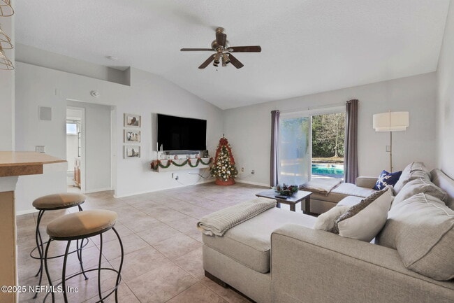 Building Photo - 1453 Lindseys Xing Dr