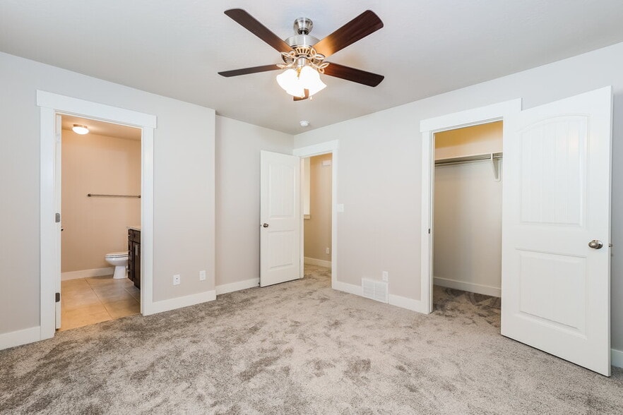 Building Photo - 2419 Prairie Ln