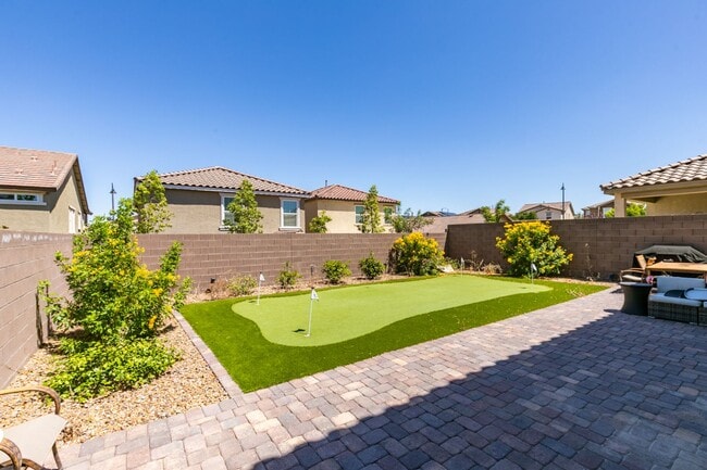 Building Photo - Furnished 5-Bedroom Home with Two Primary Suites