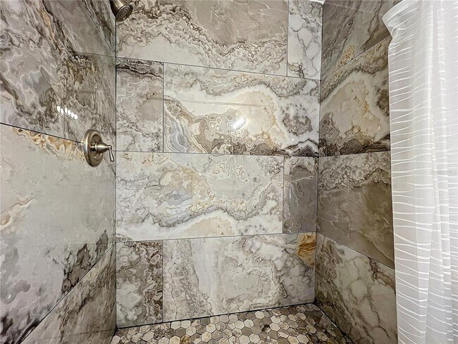 Building Photo - 665 Youngstown Pkwy