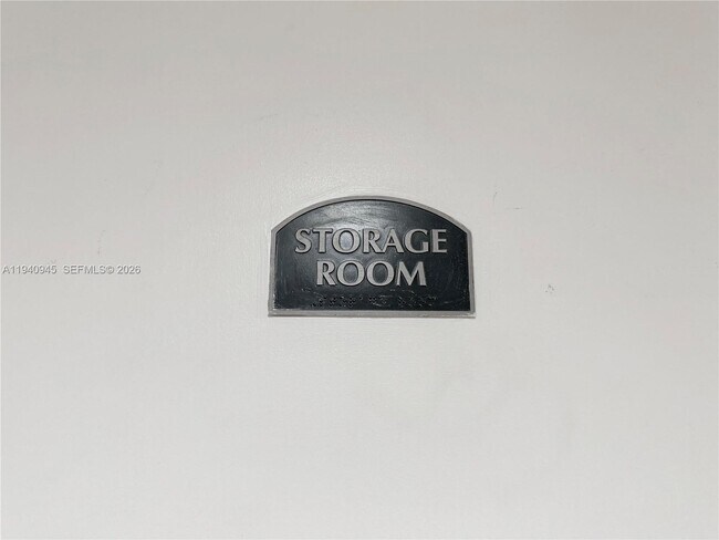 Building Photo - 6770 Indian Creek Dr