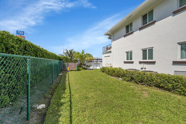 Building Photo - 1702 S Ocean Blvd