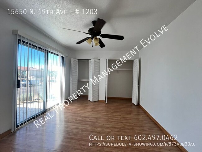 Building Photo - Phoenix Townhome is Move-in Ready! MOVE-IN...