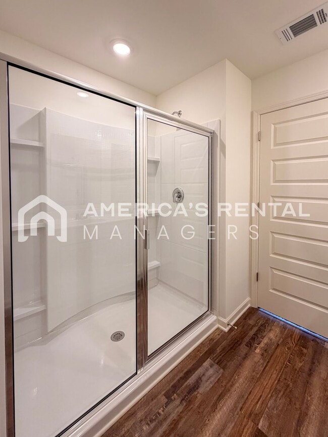 Building Photo - Coming Soon! Available to view NOW!!! Comfortable and Bright Tuscaloosa Home