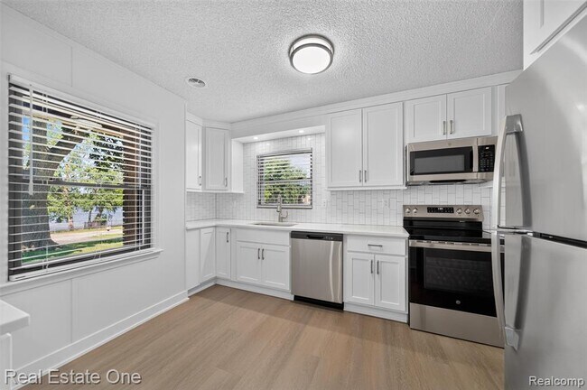 Building Photo - 2079 Klingensmith Rd