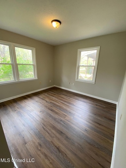 Building Photo - 8230 Cedarbrook Dr