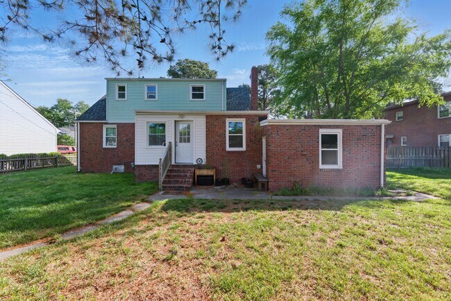 Building Photo - 111 Dupre Ave
