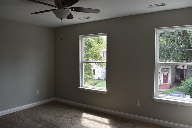 Building Photo - Nice 3 Bedroom 1 1/2 Bath Newly Renovated Shelby Park Home!