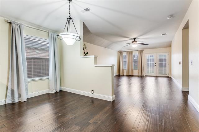 Building Photo - 3010 Sawgrass Dr