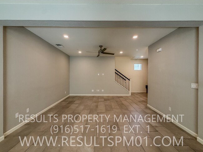 Building Photo - Beautiful Roseville 4 Bedroom Home