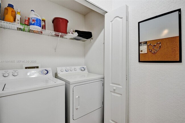 Building Photo - 6001 SW 70th St