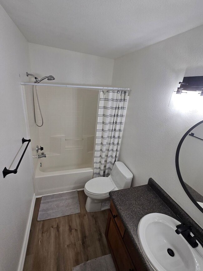 Building Photo - West-Flagstaff Condo in the Arbors - 2 Bed, 2 Bath - Students OK! 1 Sm. Pet OK! Avail. July 10th!!