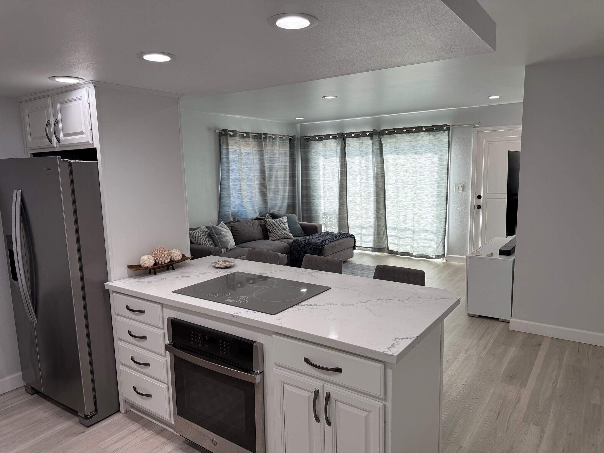 Building Photo - 72 The Strand