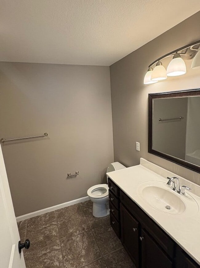 Building Photo - 3 Bedroom / 3 Bath Duplex in Washington