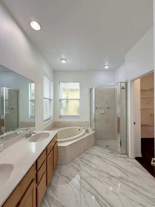 Building Photo - 9512 Greenpointe Dr