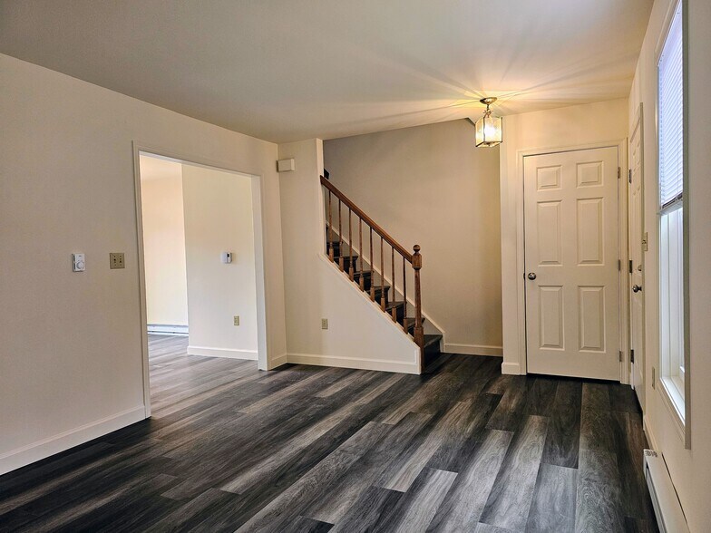 Building Photo - 396 Cardinal Rd