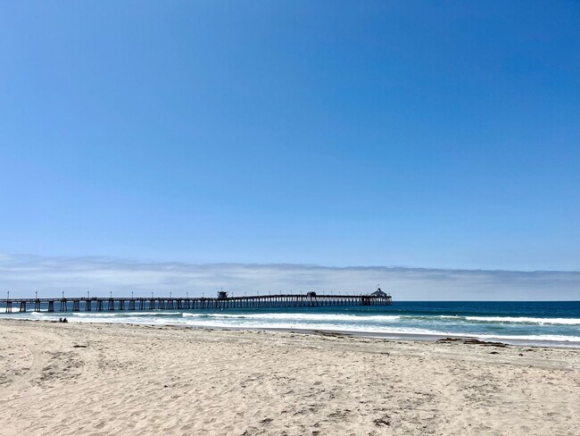 Building Photo - 1 MONTH FREE ~ 1BR at a Great Price ~ Just a Block from the Beach!