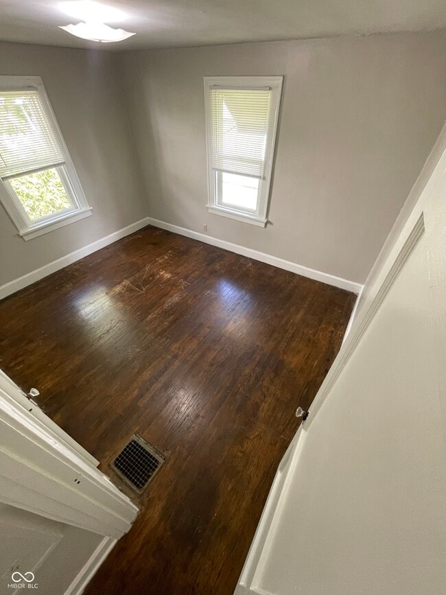 Building Photo - 841 N Emerson Ave