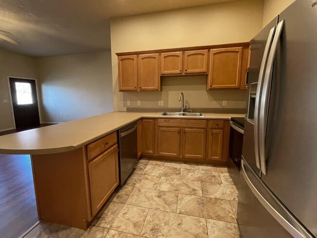 Building Photo - 323 W Main St