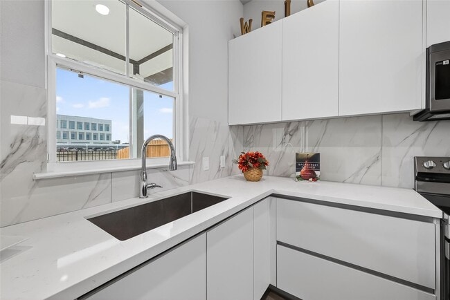 Building Photo - 6702 Metro Blvd