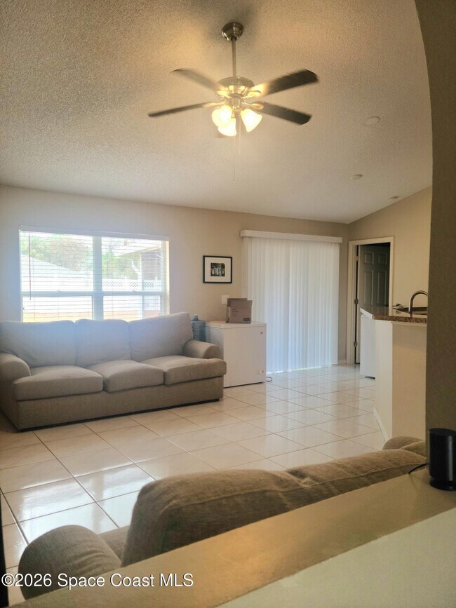 Building Photo - 1979 Warton Ave SE