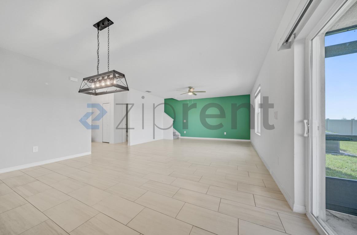Building Photo - Unit