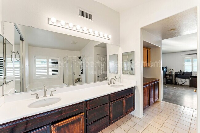 Building Photo - 954 Taylor Ln