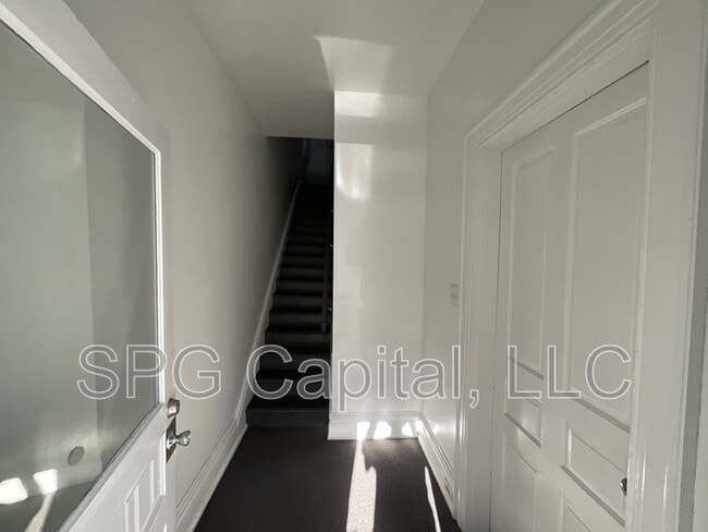 Building Photo - 659 W Philadelphia St