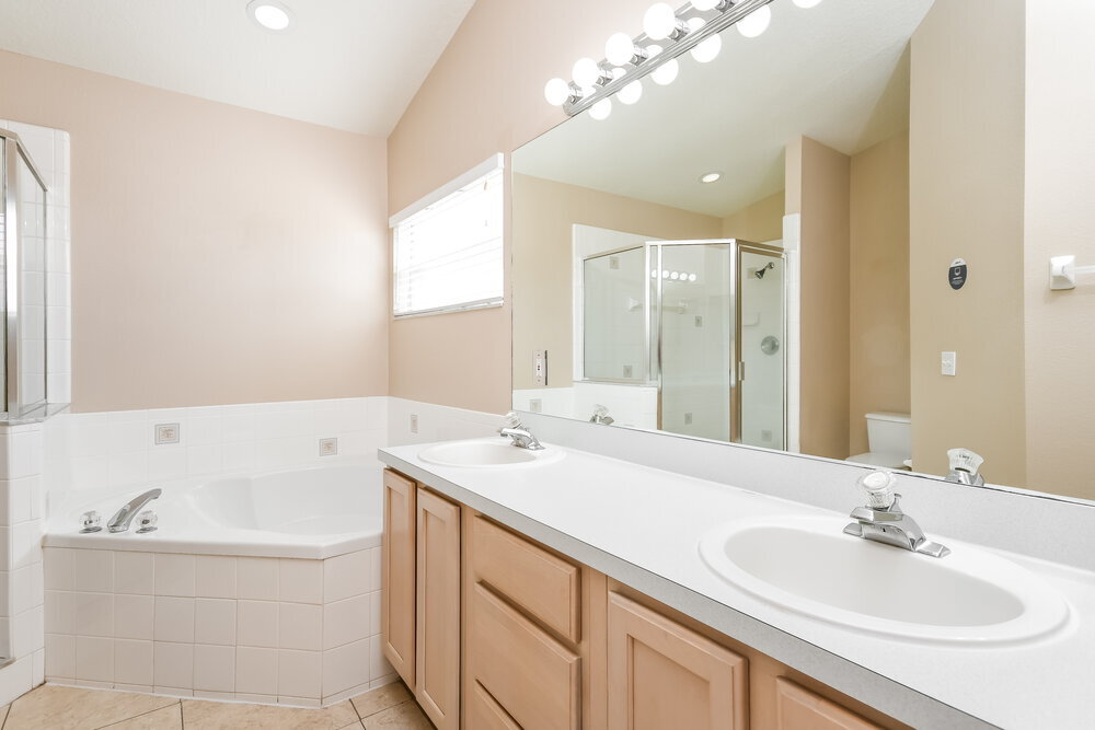 Building Photo - 2318 Sweetwater Blvd