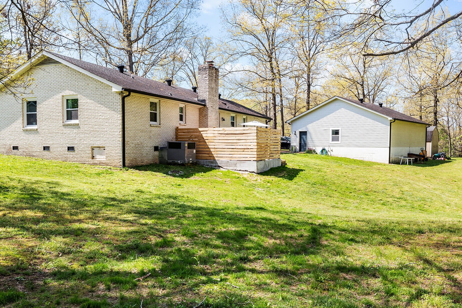 Building Photo - 358 Twin Oaks Dr