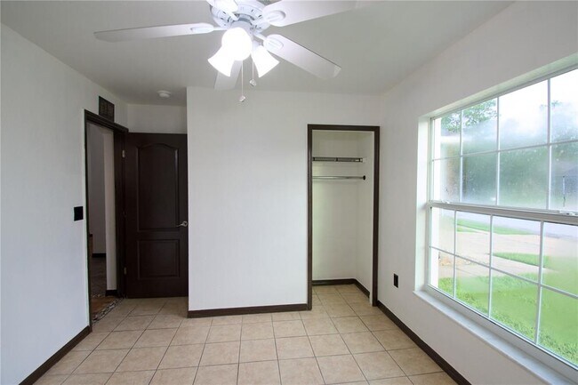 Building Photo - 1821 Wallace Manor Ln