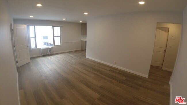 Building Photo - 750 N Hayworth Ave