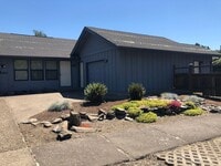 Building Photo - 2-bedroom 2-bathroom duplex with 2 garages in Eugene!