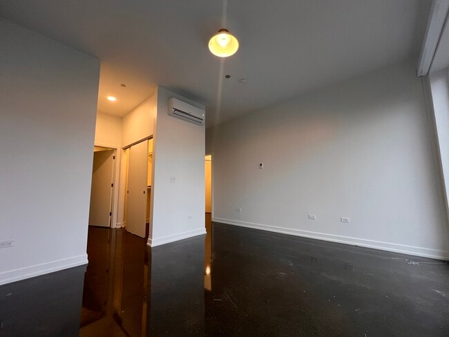 Building Photo - 1131 W Winona St