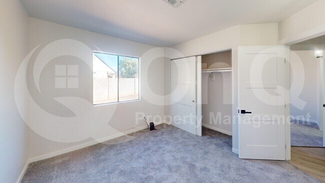 Building Photo - 1826 W Holland Dr