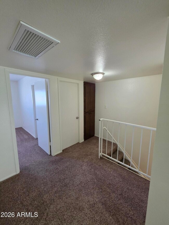 Building Photo - 731 E Vaughn Dr