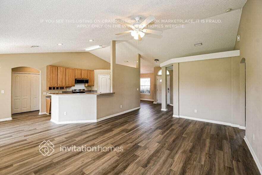 Building Photo - 6886 Wall Springs Dr