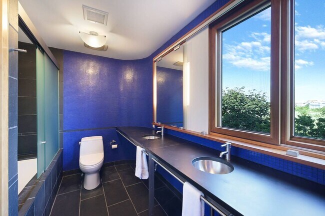 Building Photo - 360 Dune Rd