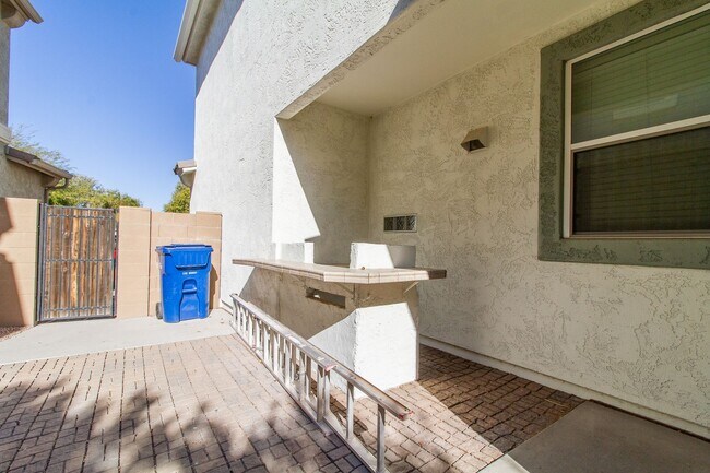 Building Photo - GORGEOUS 3BED 2.5 BATH HOME  NEAR CRIMSON/US60