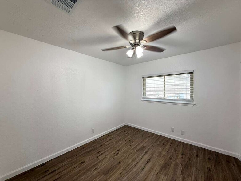 Building Photo - 7506 Fairington Dr