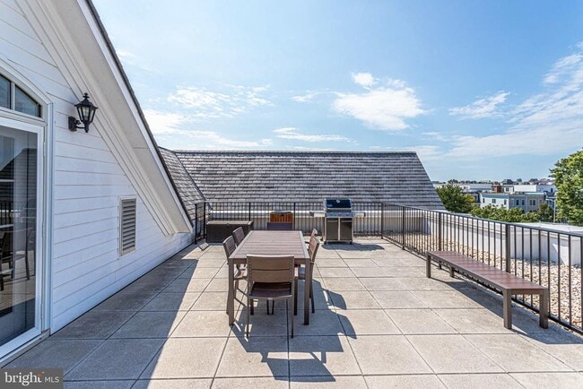 Building Photo - 910 Powhatan St