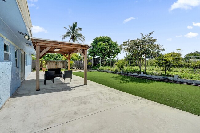 Building Photo - 855 NW 80th Terrace