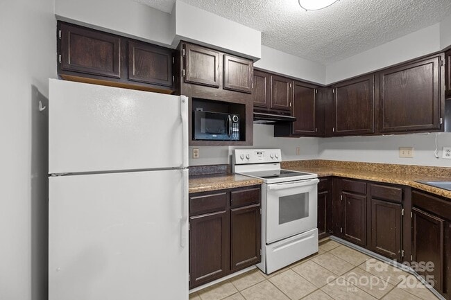 Building Photo - 2505 Stockbridge Dr