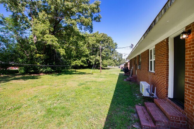 Building Photo - 4941 Fieldcrest Dr