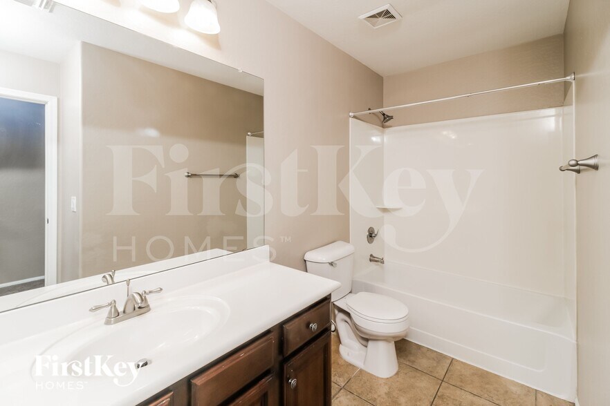 Building Photo - 40133 W Sanders Way