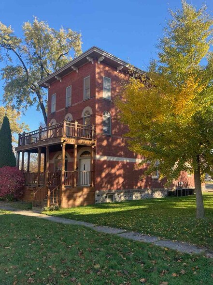 Building Photo - 118 E Ash St