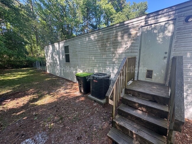 Building Photo - 9499 Wendi Dr NE