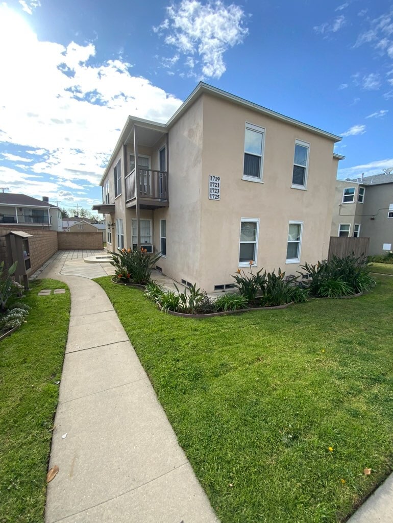 Building Photo - 1721 N Glenoaks Blvd
