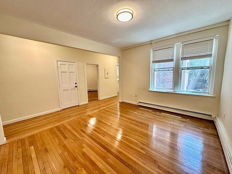 Primary Photo - 1531 Beacon St