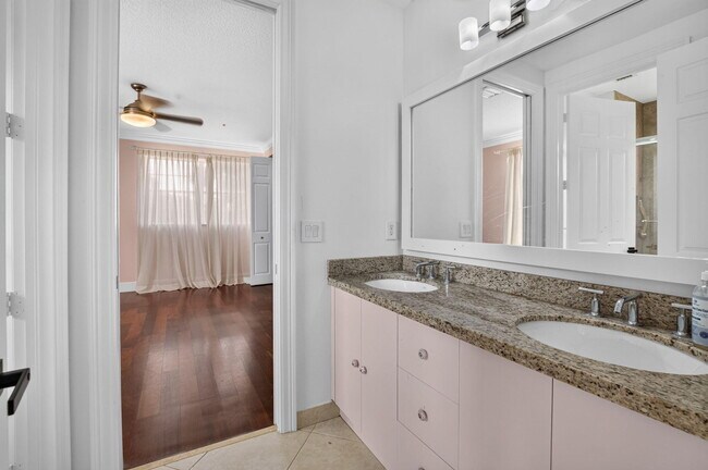 Building Photo - 9511 Savona Winds Dr